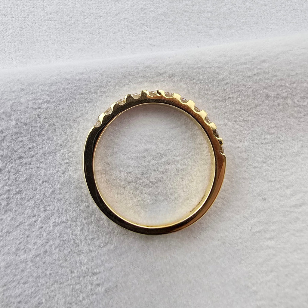 Scalloped Claw Set Diamond Band