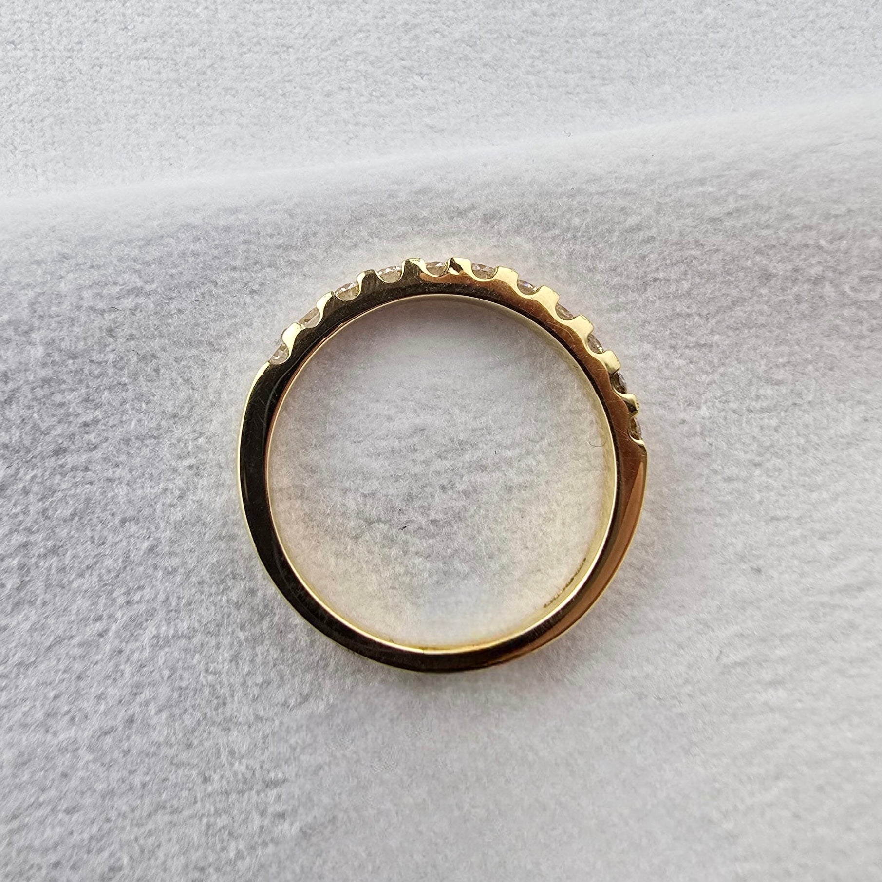 Scalloped Claw Set Diamond Band