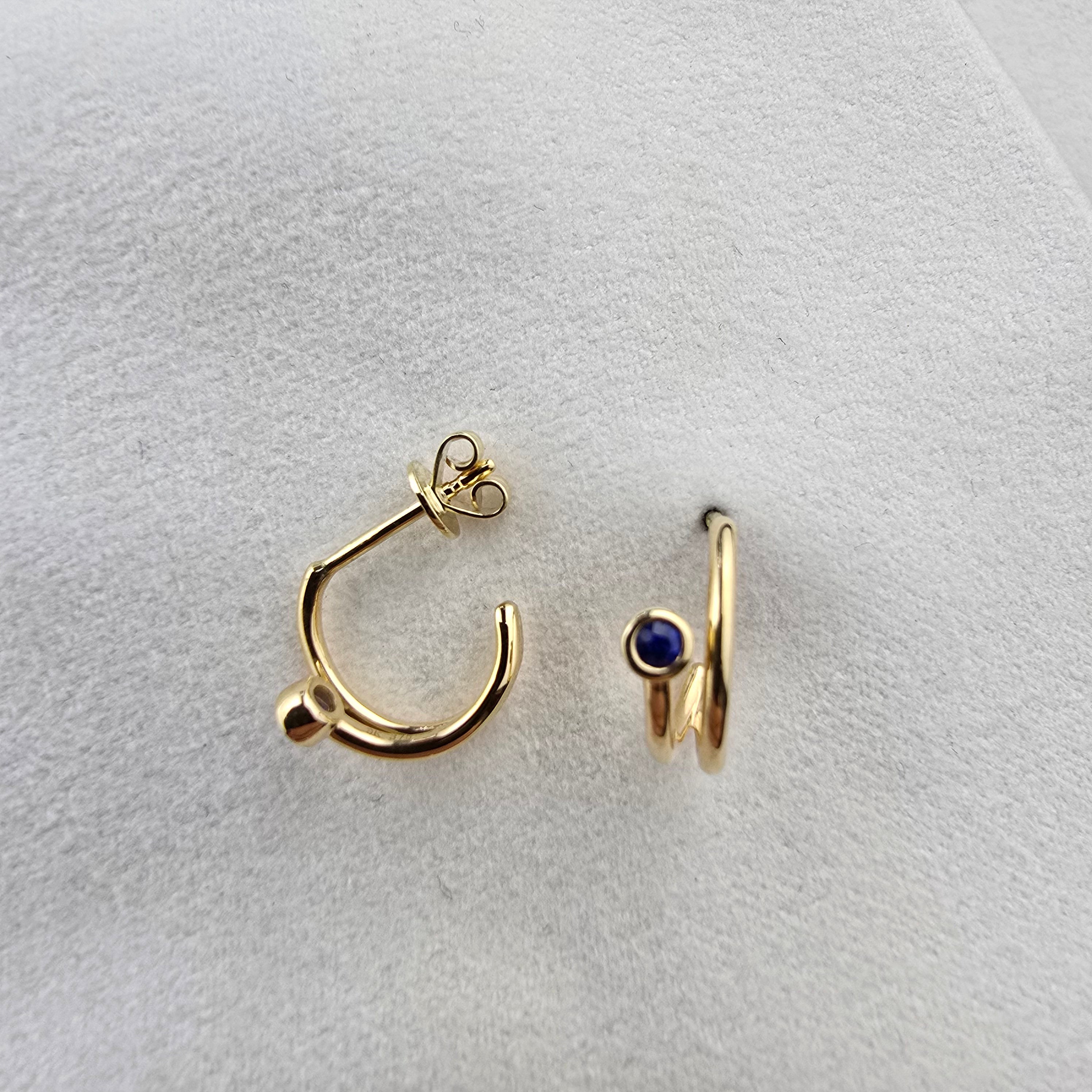 Gold Spiral Hoop Earring with Rubover Sapphire