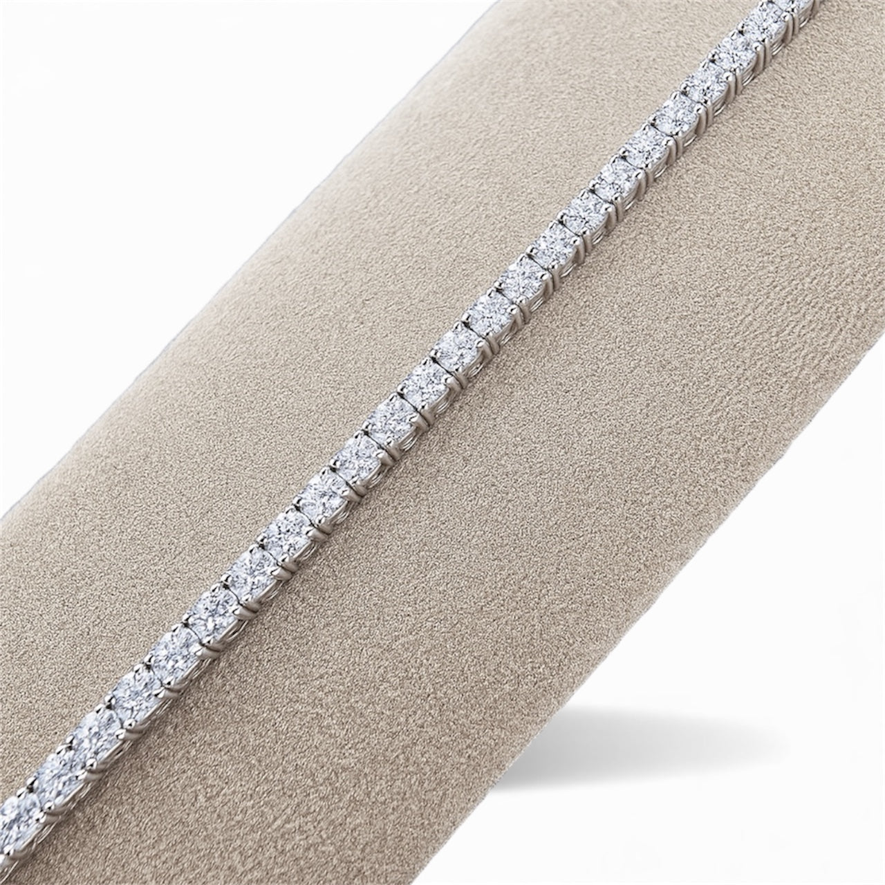 Lab Grown Round Brilliant Cut Diamond Tennis Bracelet