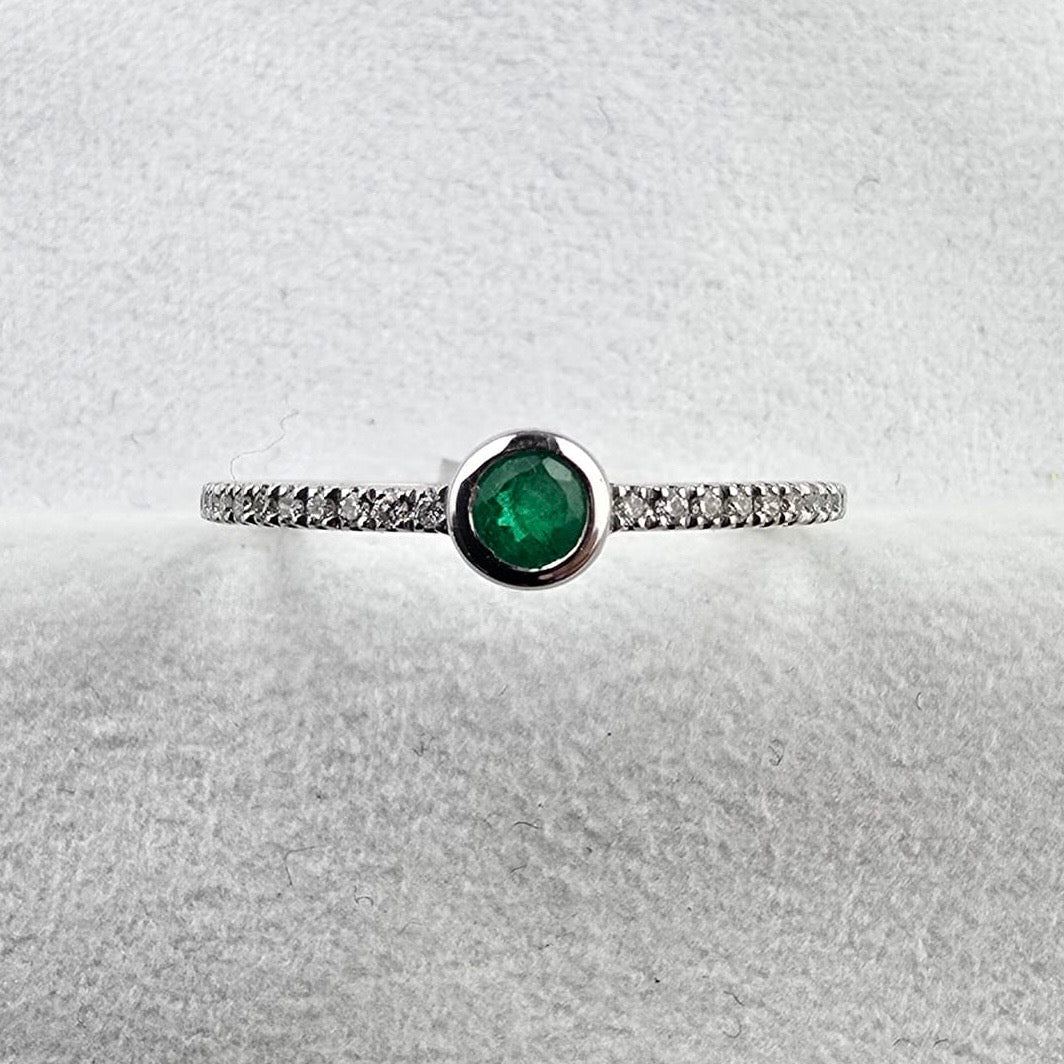 Emerald Solitaire Rubover Ring