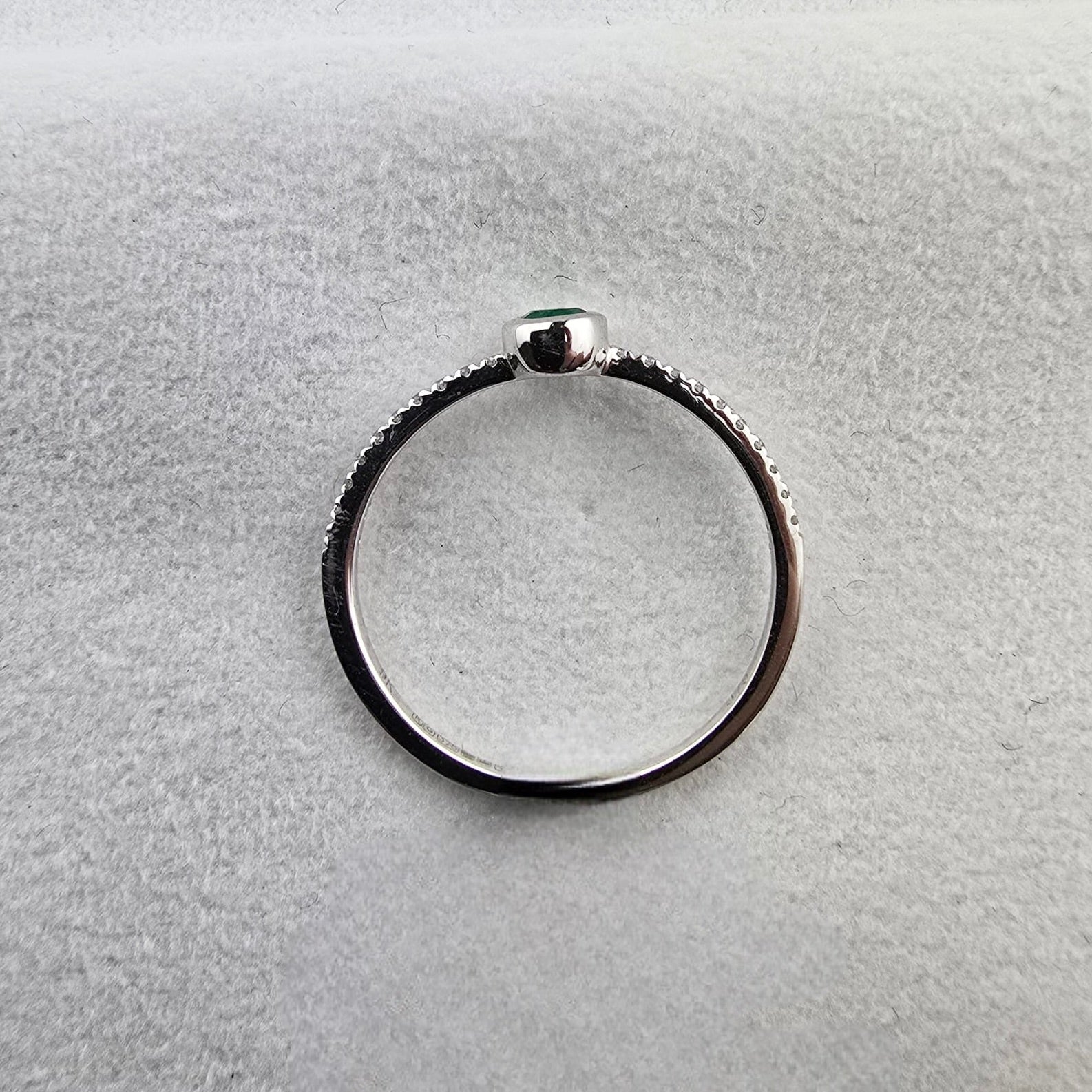 Emerald Solitaire Rubover Ring