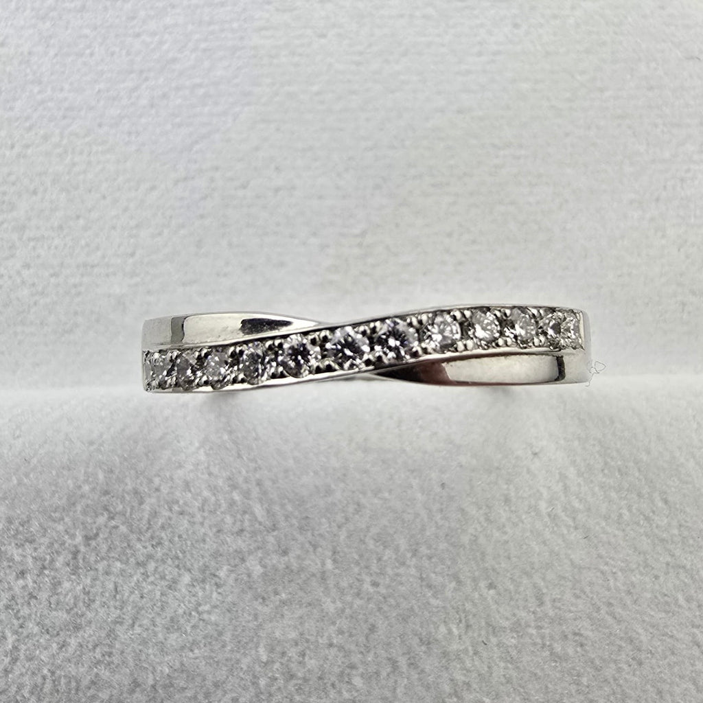 Pave Set Diamond Twist Band