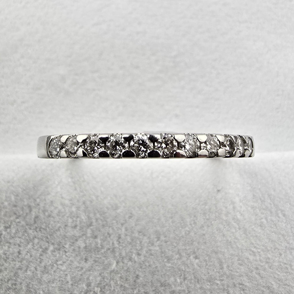 Scalloped Claw Set Diamond Band