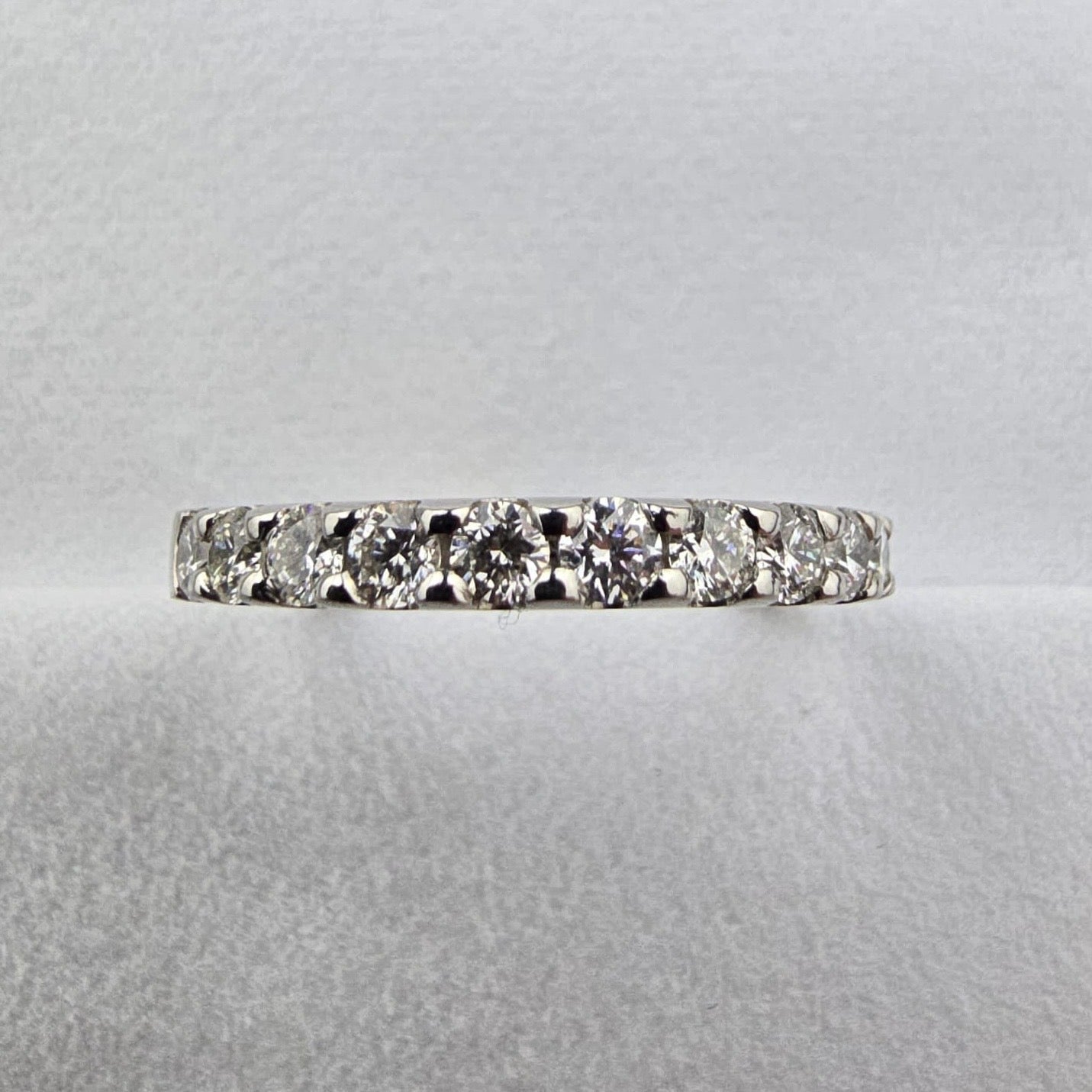 Scalloped Claw Set Diamond Band
