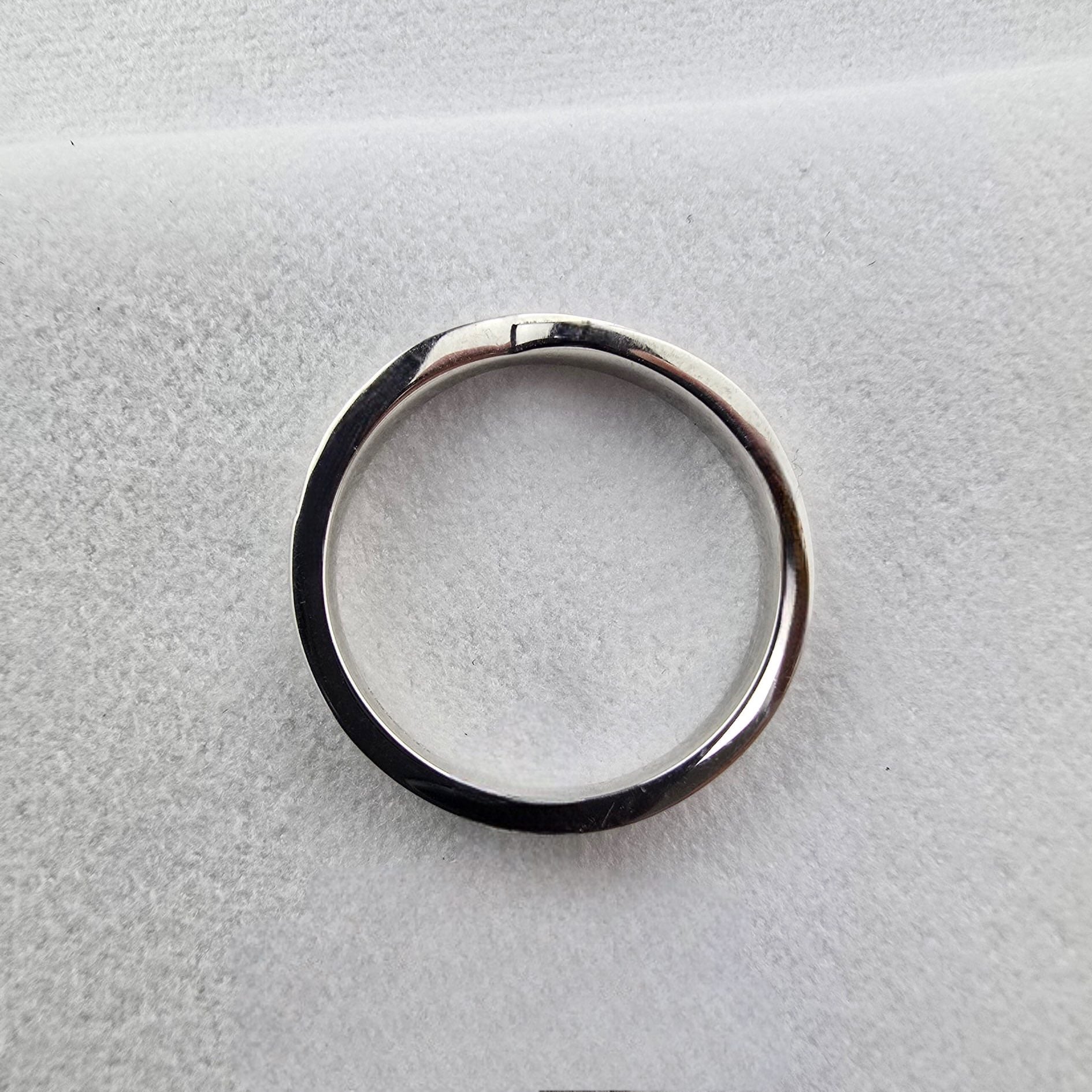 Pave Set Diamond Twist Band