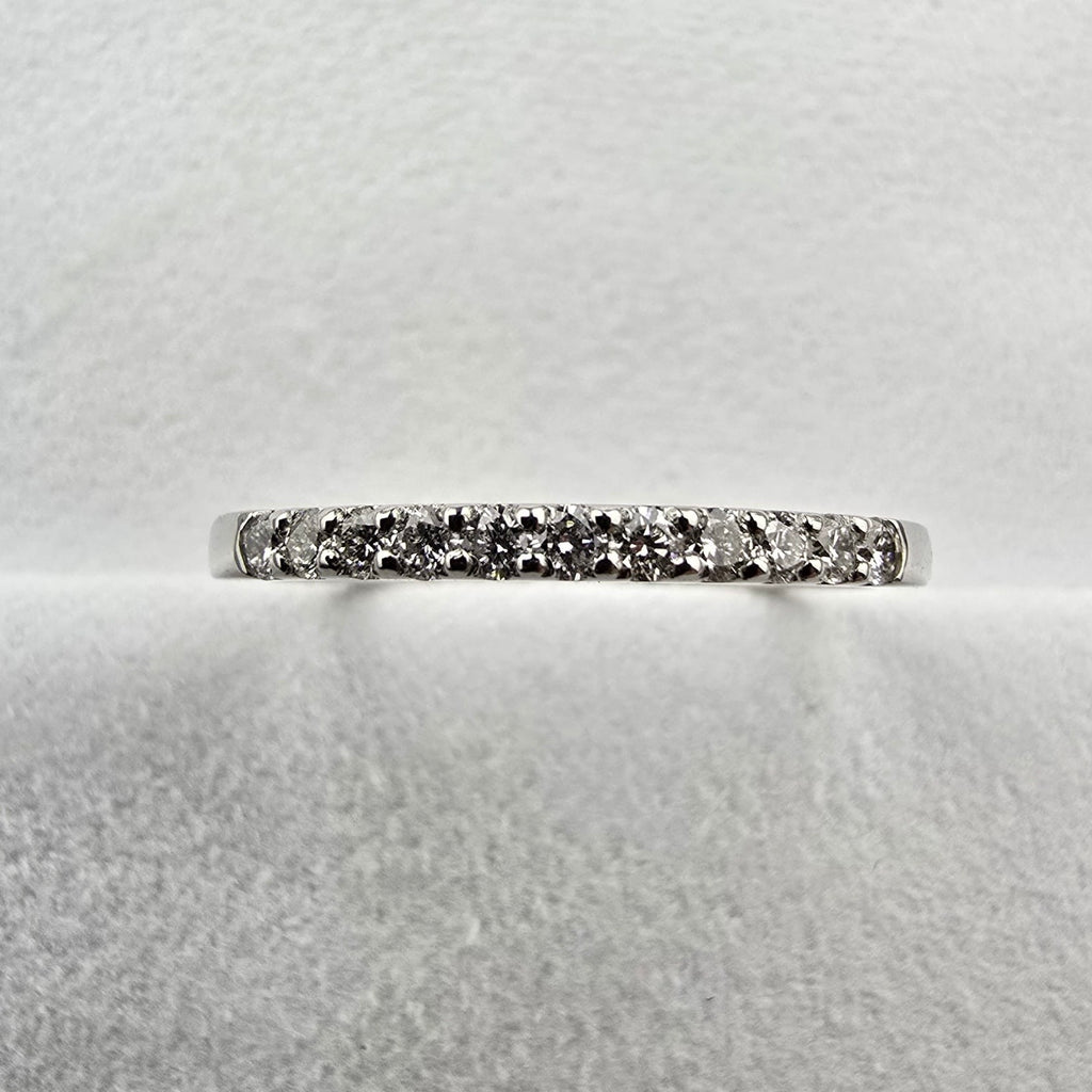 Scalloped Claw Set Diamond Band