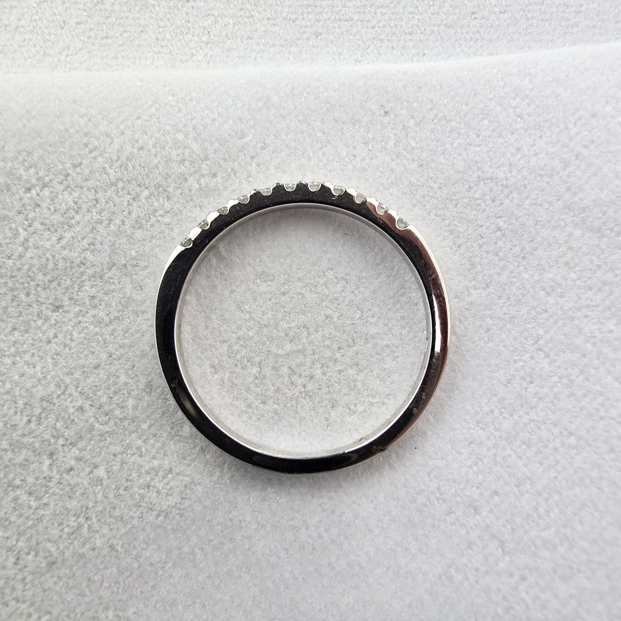 Scalloped Claw Set Diamond Band