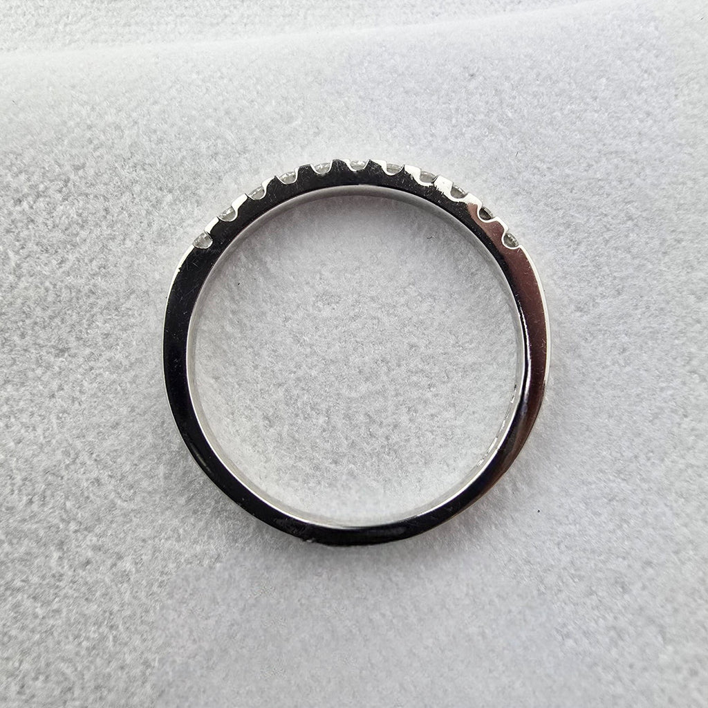 Scalloped Claw Set Diamond Band