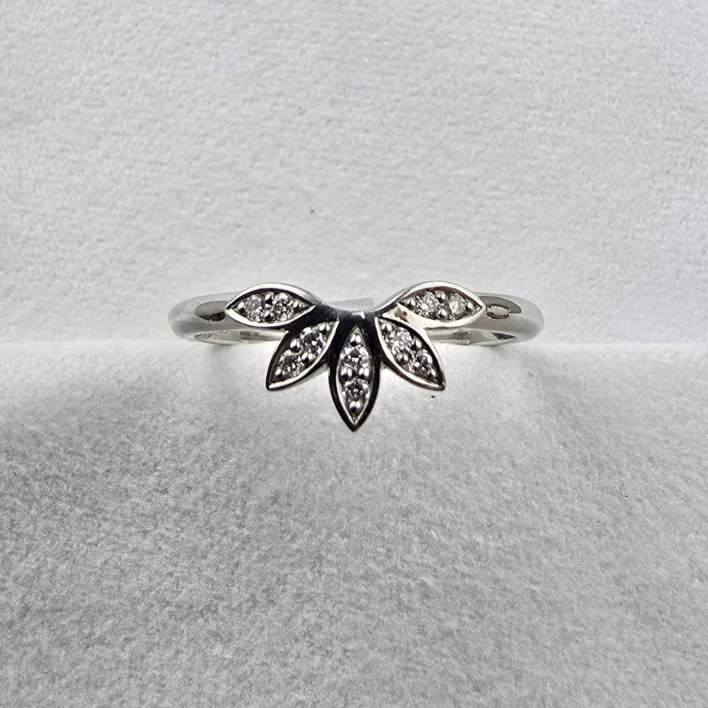Floral Diamond Shaped Band