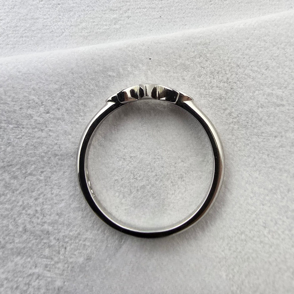 Floral Diamond Shaped Band