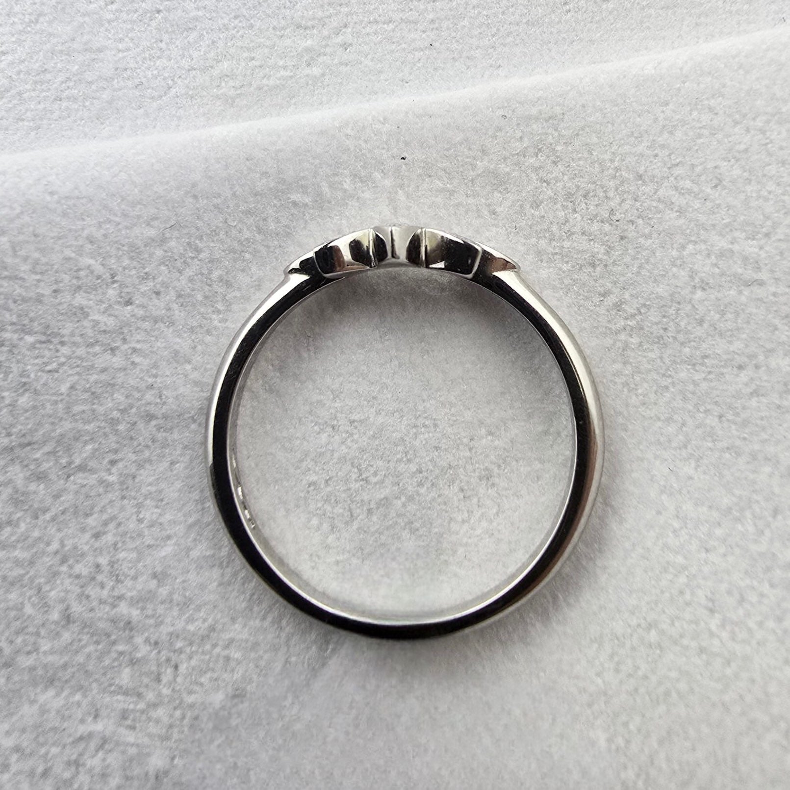 Floral Diamond Shaped Band