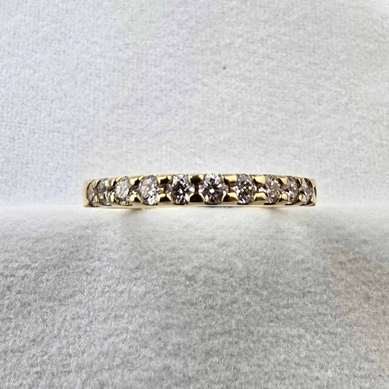 Scalloped Claw Set Diamond Band