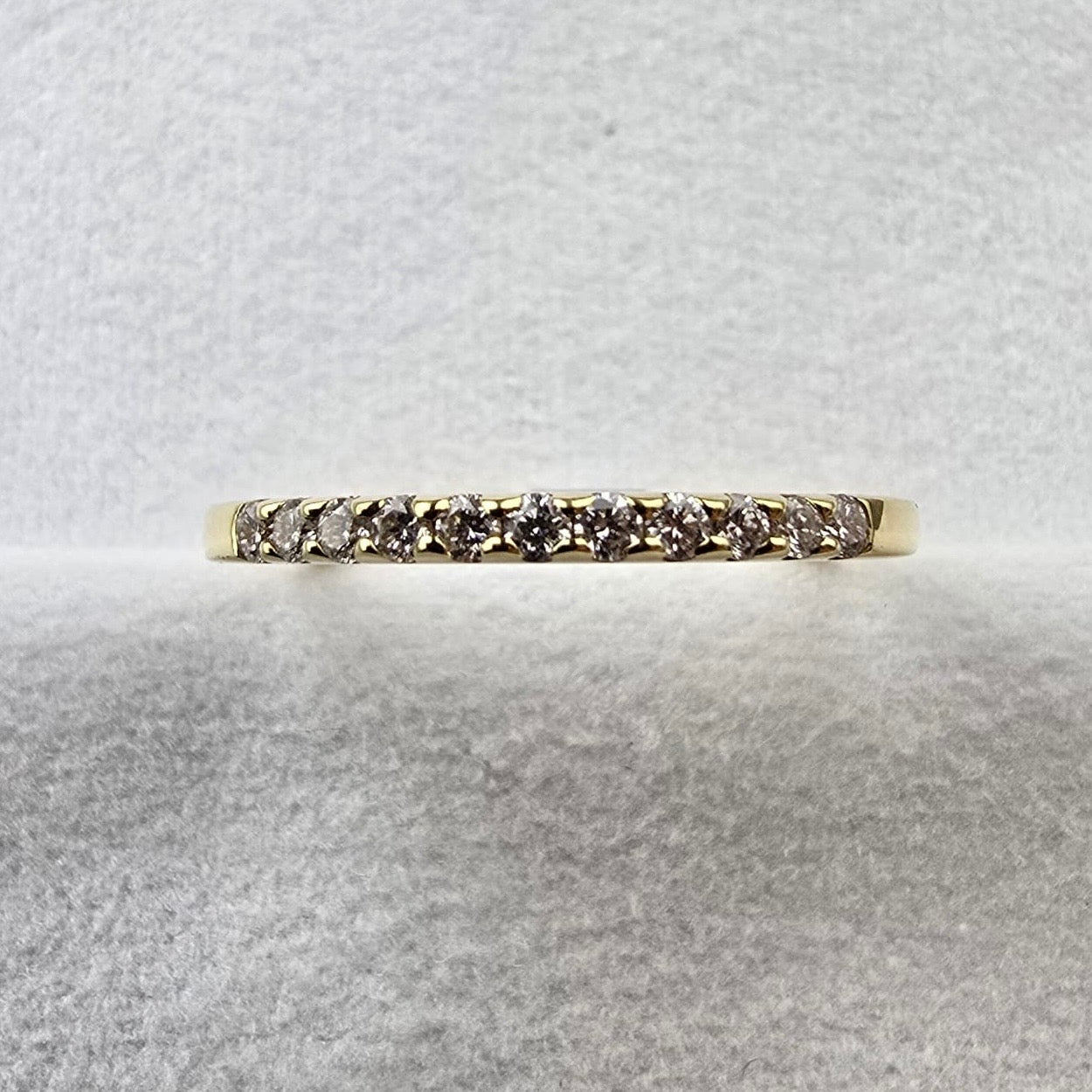 Scalloped Claw Set Diamond Band