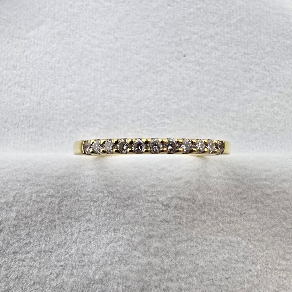 Scalloped Claw Set Diamond Band