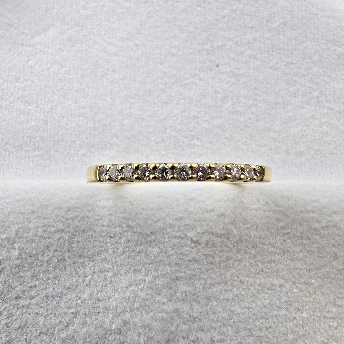 Scalloped Claw Set Diamond Band