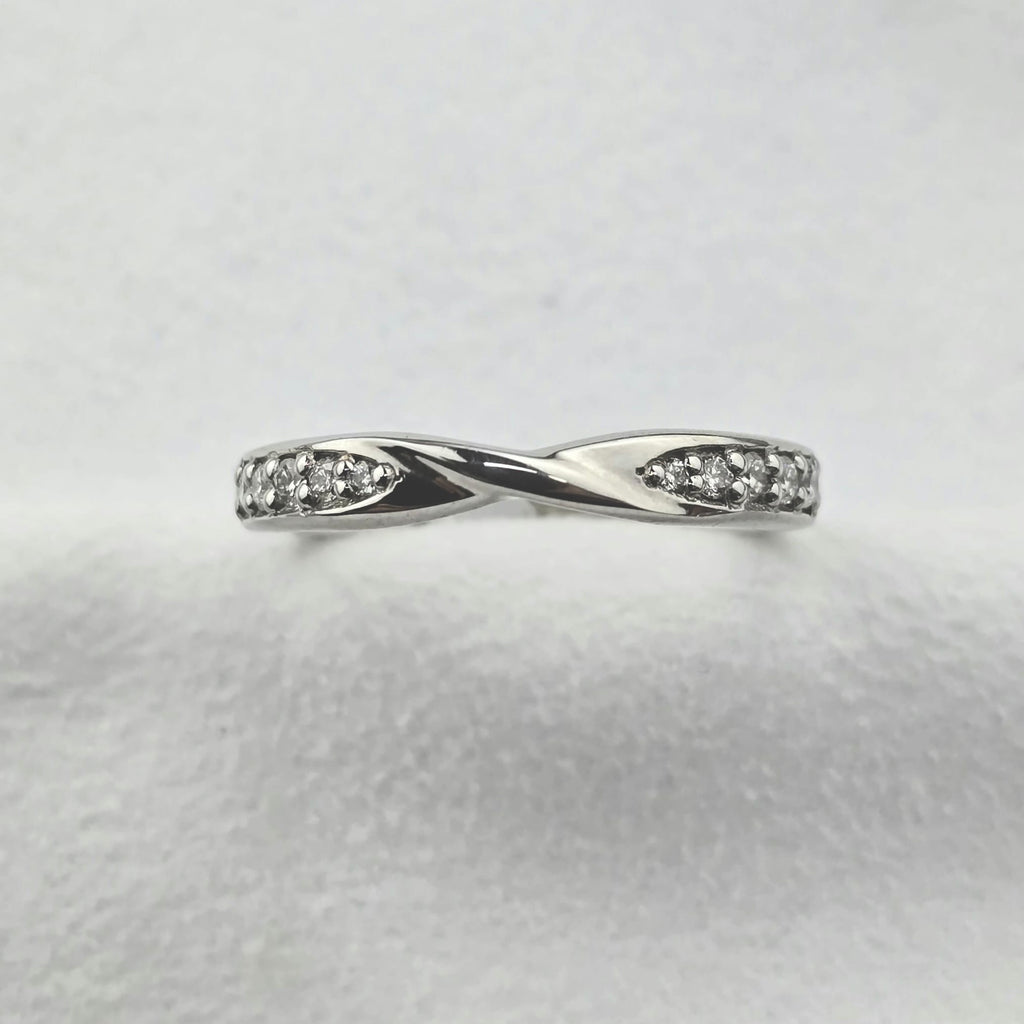Pinched Diamond Band