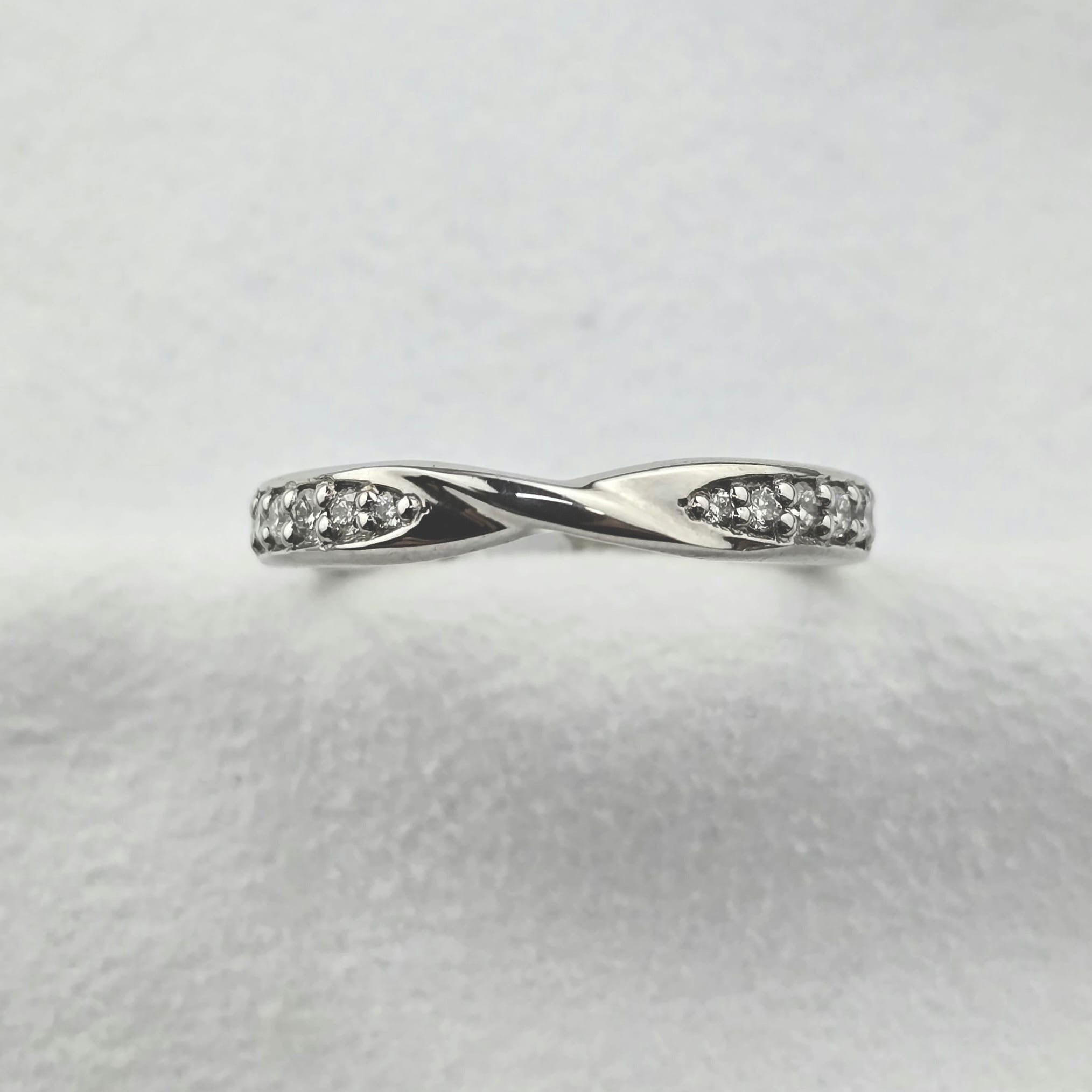 Pinched Diamond Band