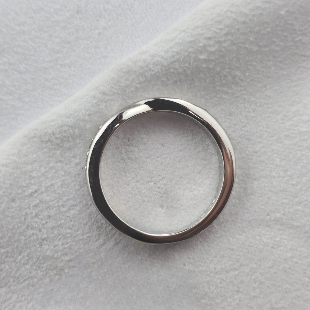 Pinched Diamond Band