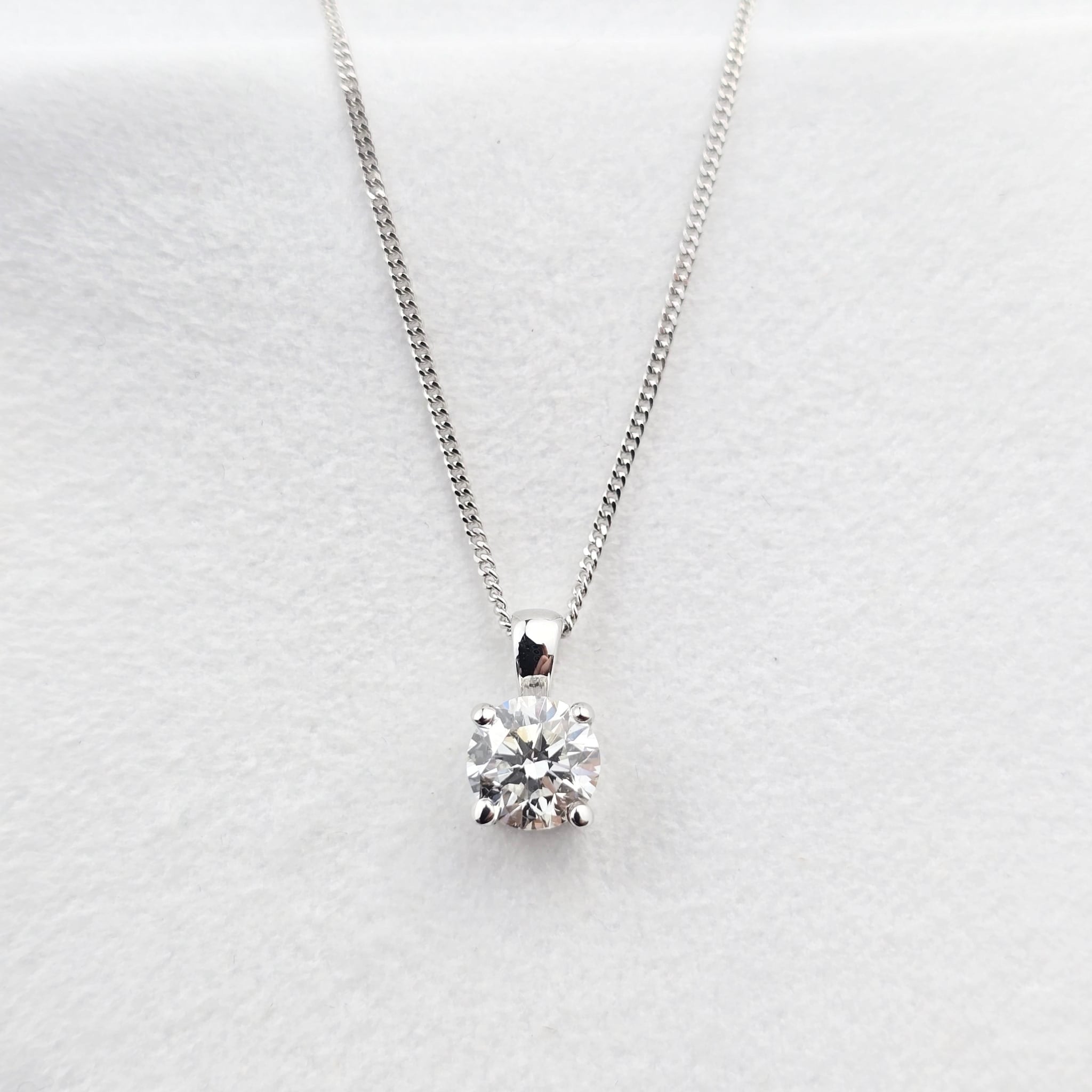 Round Diamond Solitare Pendant