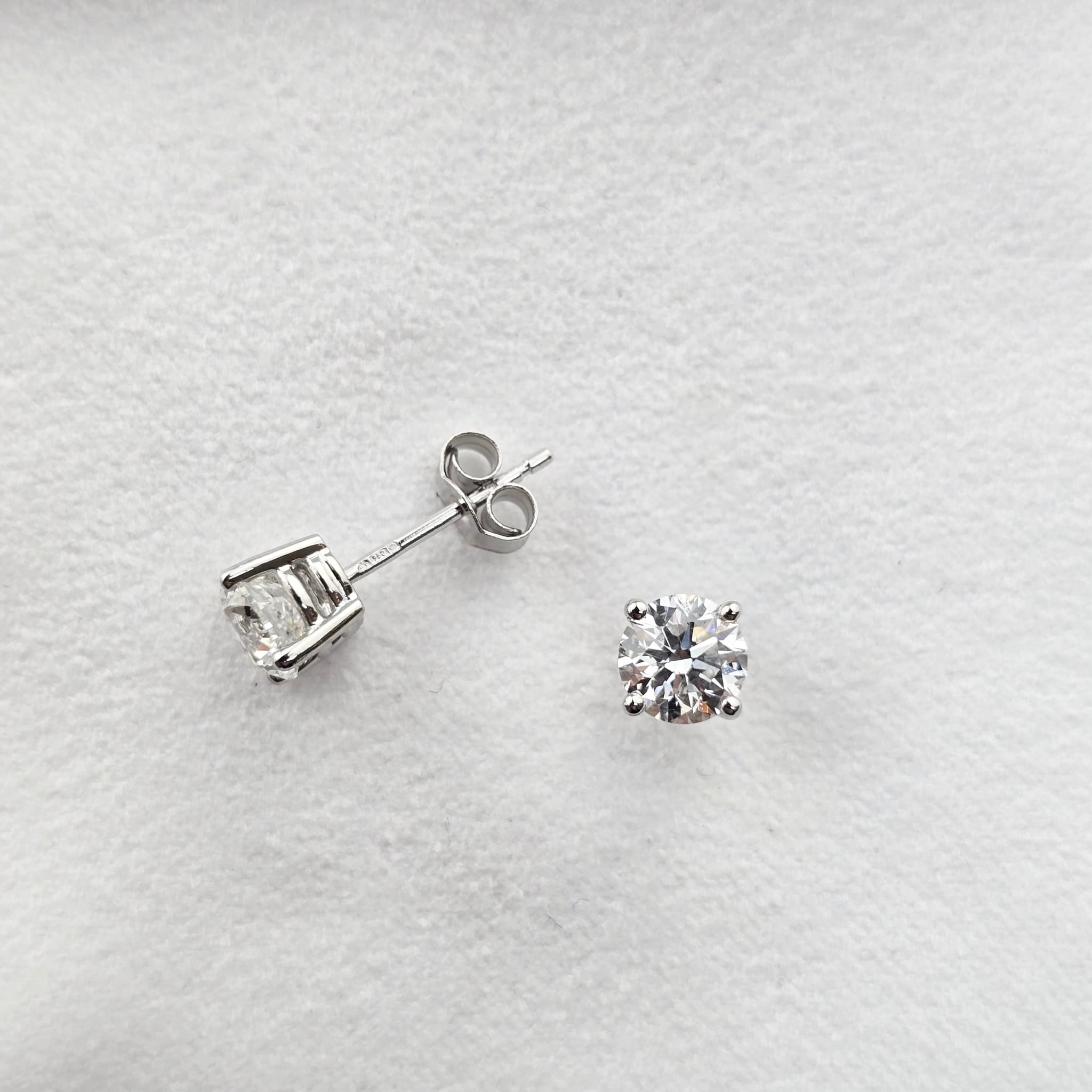 Round Diamond Stud Earrings