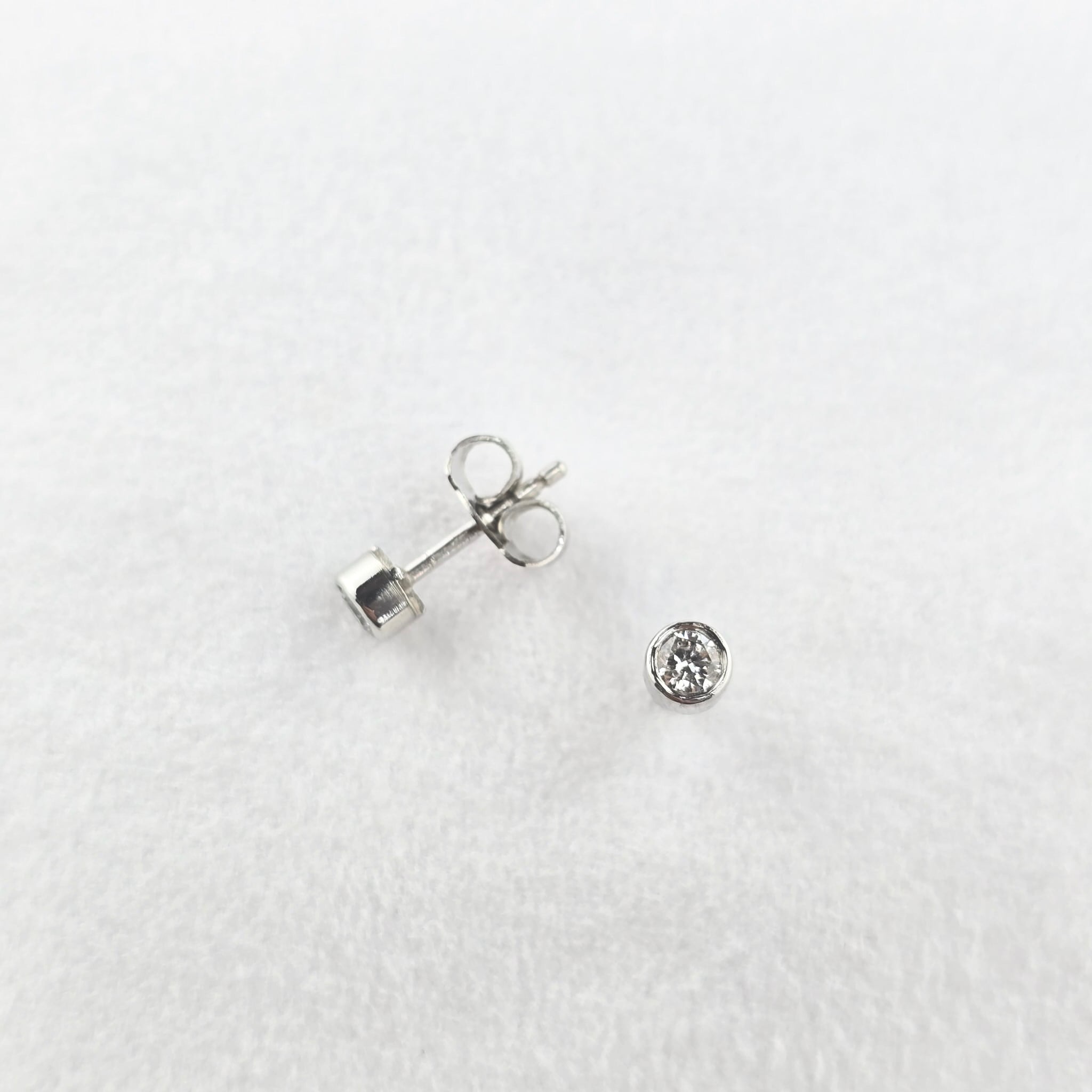 Diamond Rubover Studs