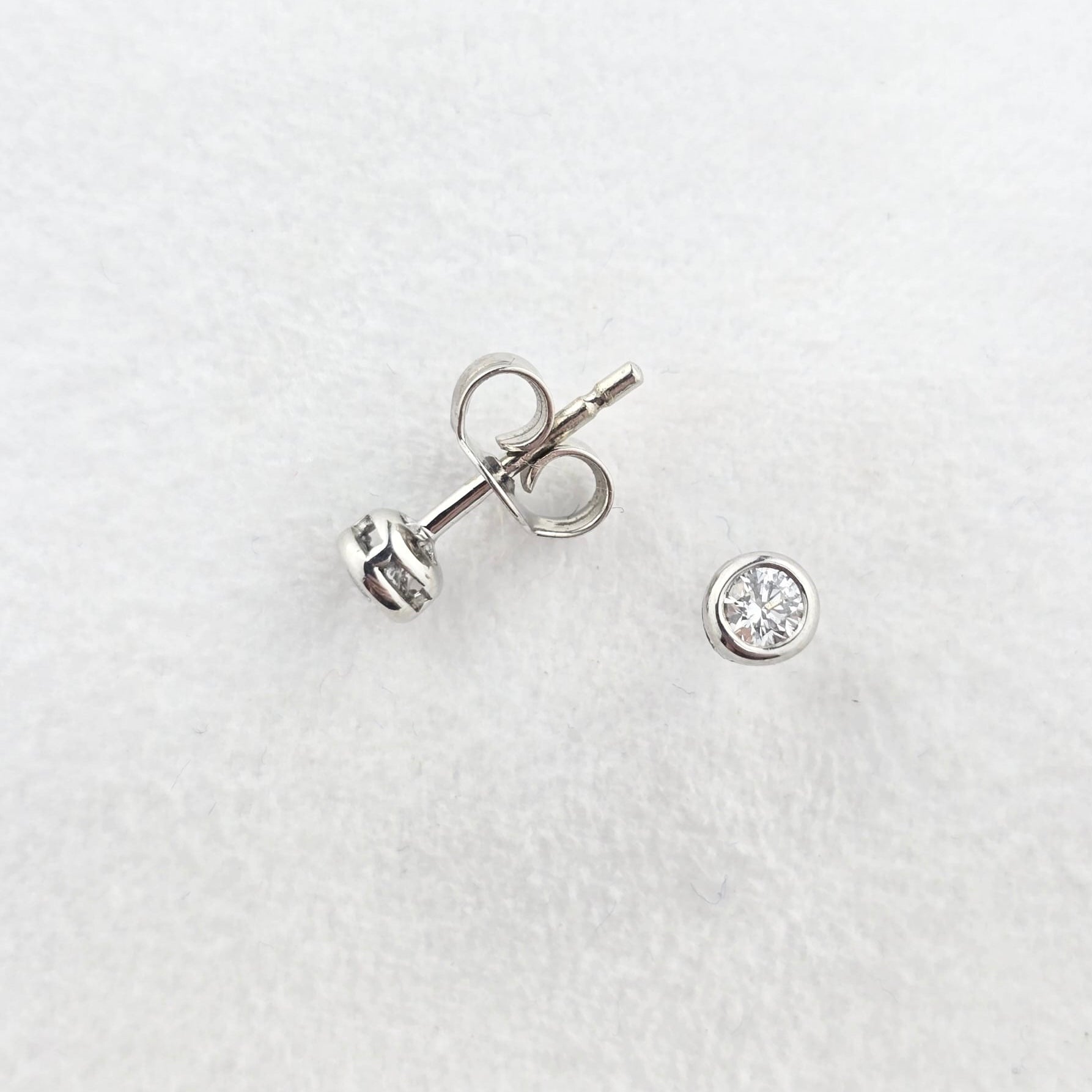 Diamond Rubover Studs