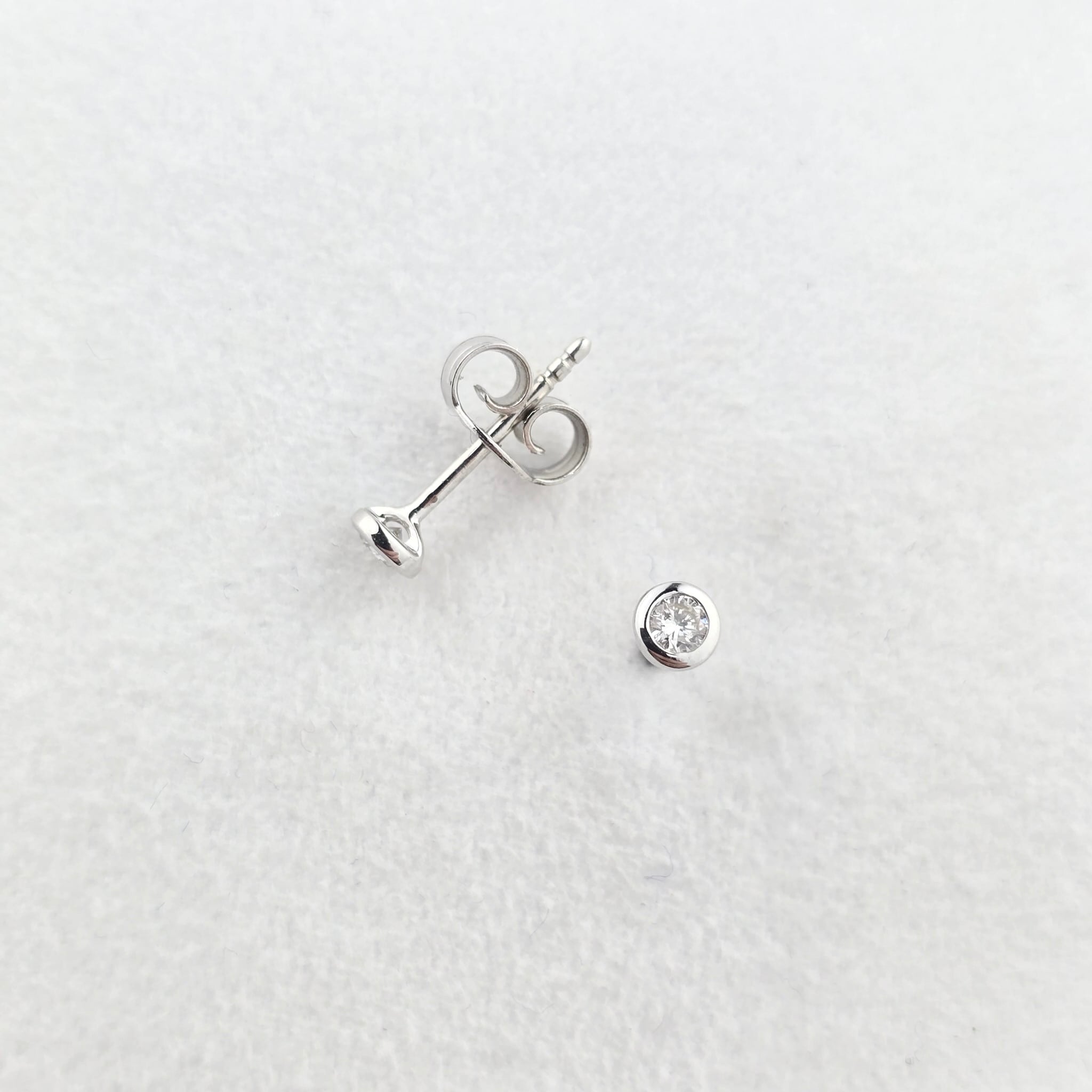 Diamond Rubover Studs