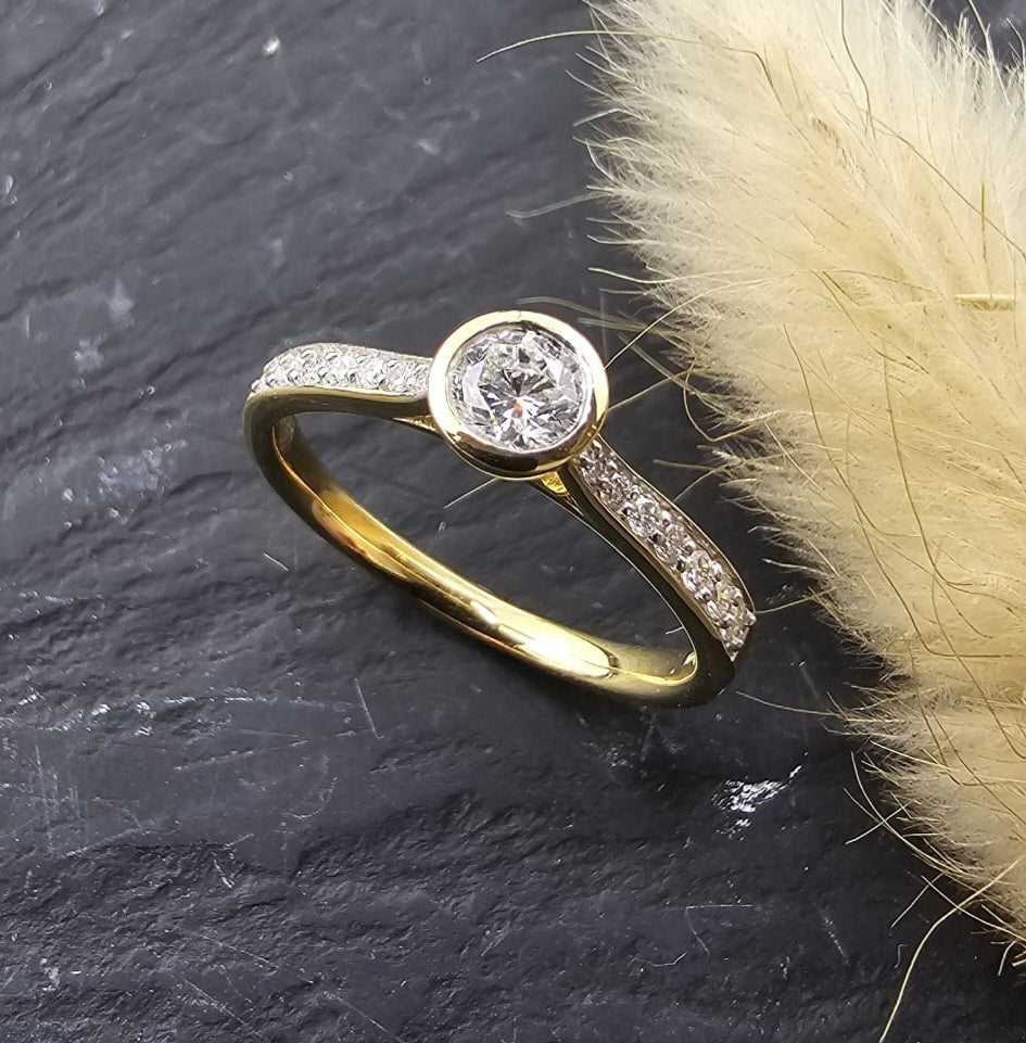 Round diamond rubover solitaire engagement ring