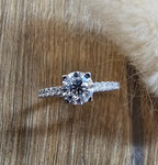 Round diamond solitaire with diamond shoulders