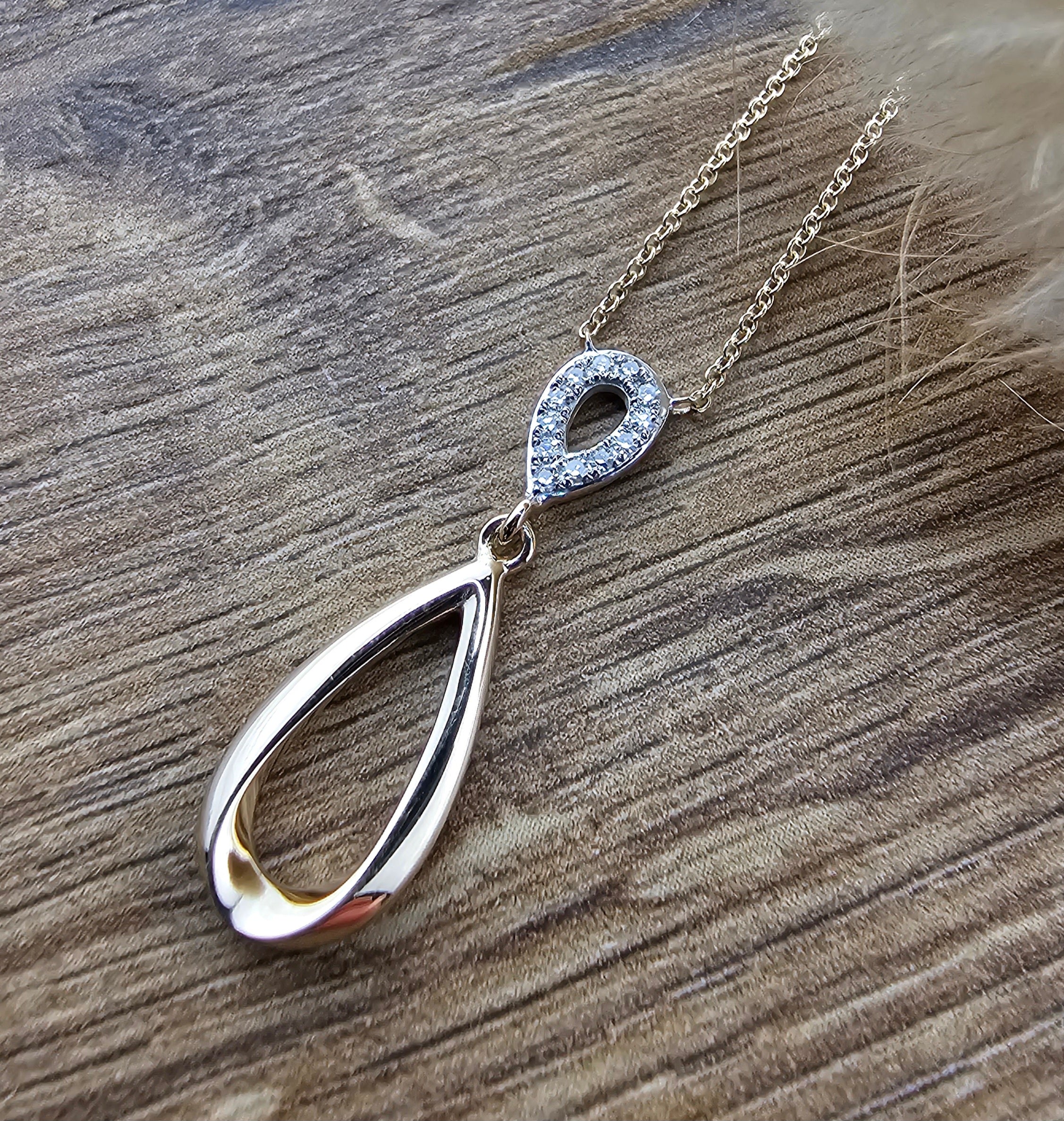 Teardrop diamond pendant