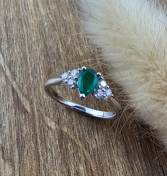 Pear cut emerald trefoil ring