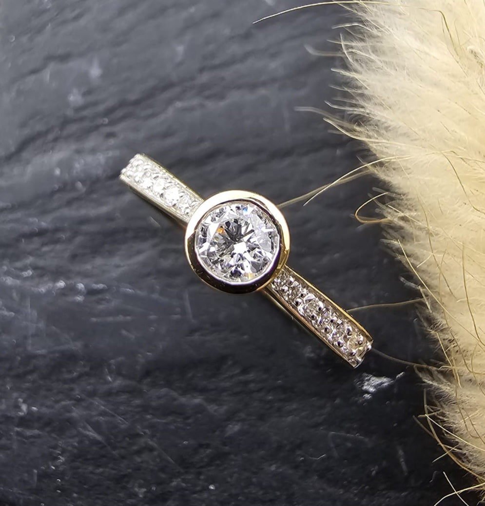 Round diamond rubover solitaire engagement ring