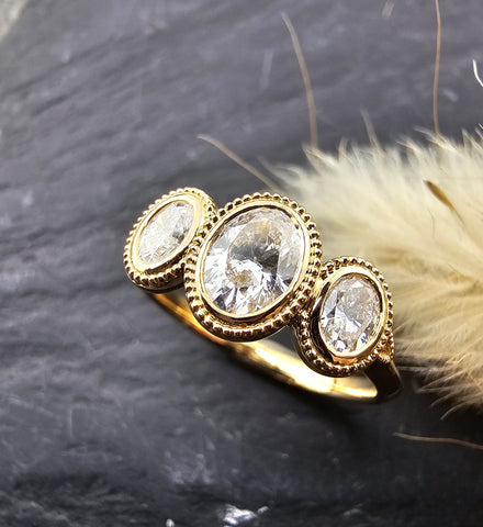 Vintage style trilogy ring