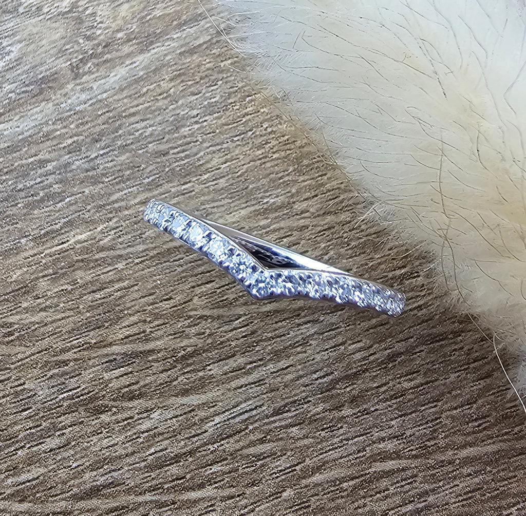 V shaped diamond band