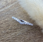 V shaped diamond band