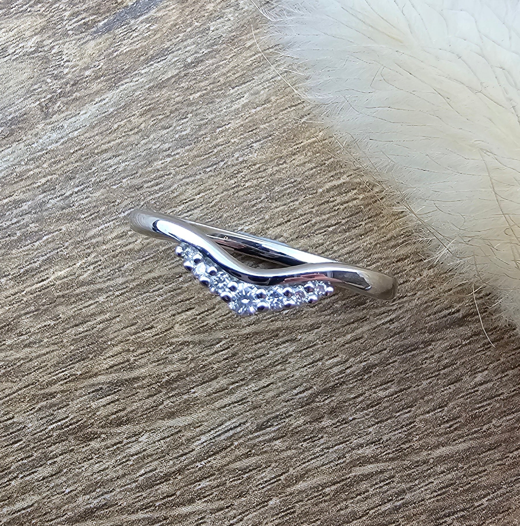 Offset curved diamond set band