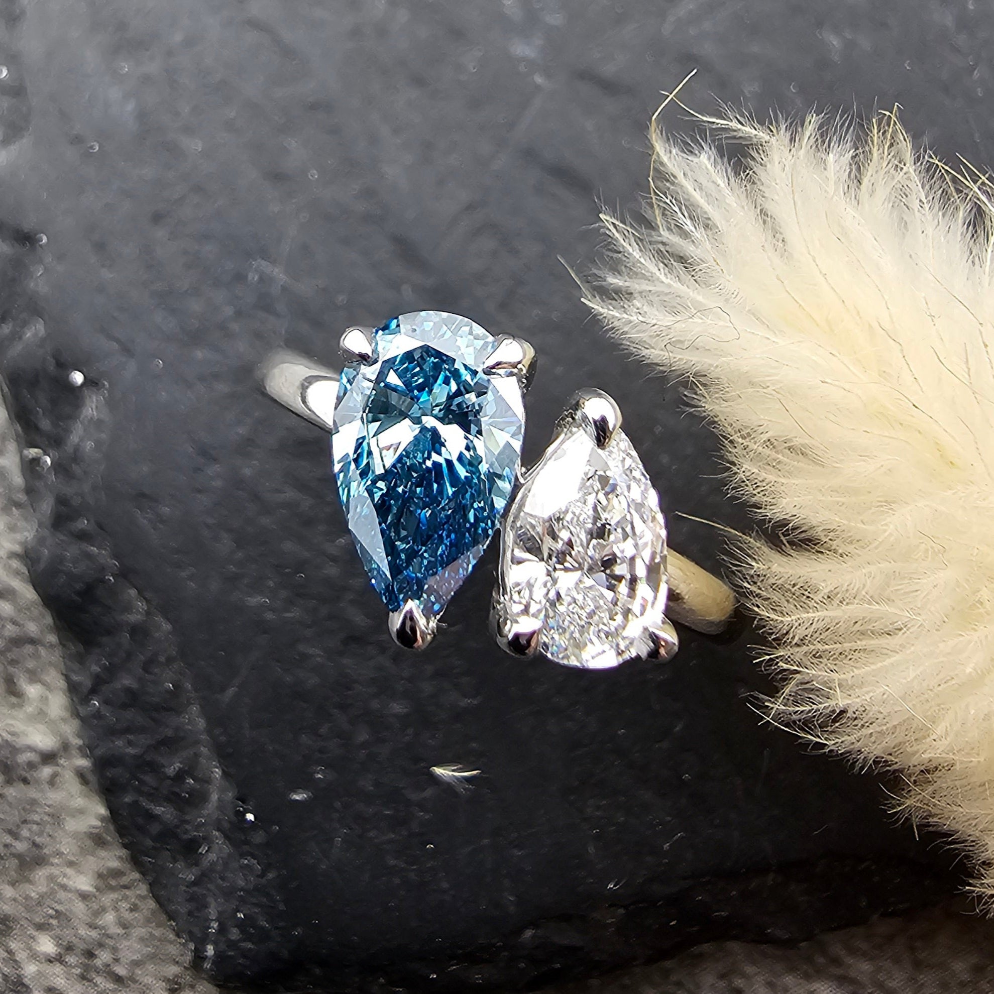 Lab grown Toi et Moi diamond ring
