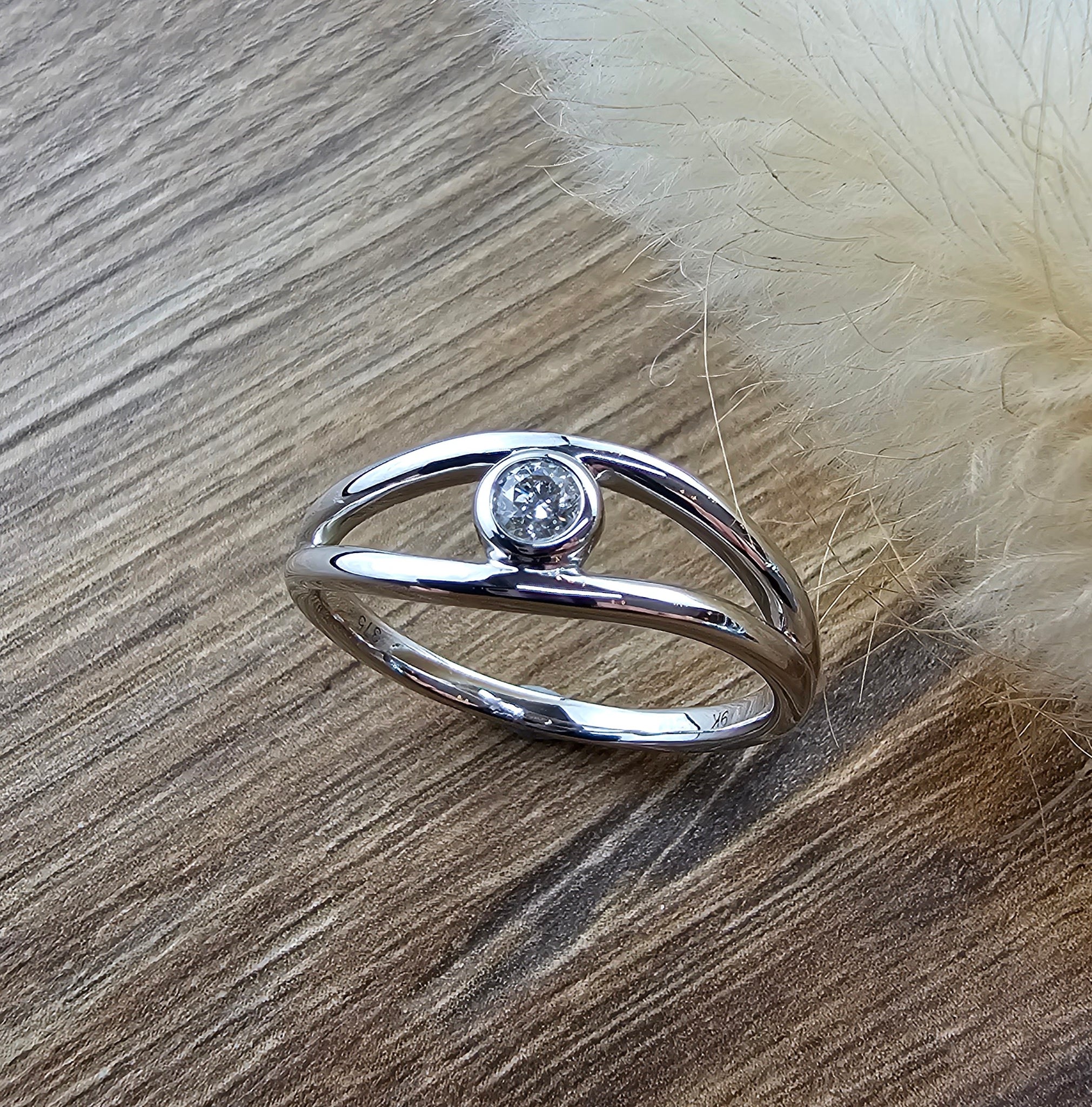 Open wave diamond ring (white gold)