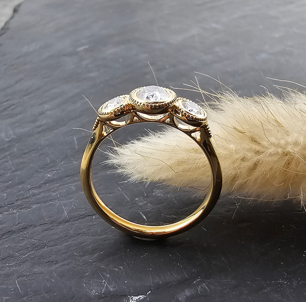 Vintage style trilogy ring