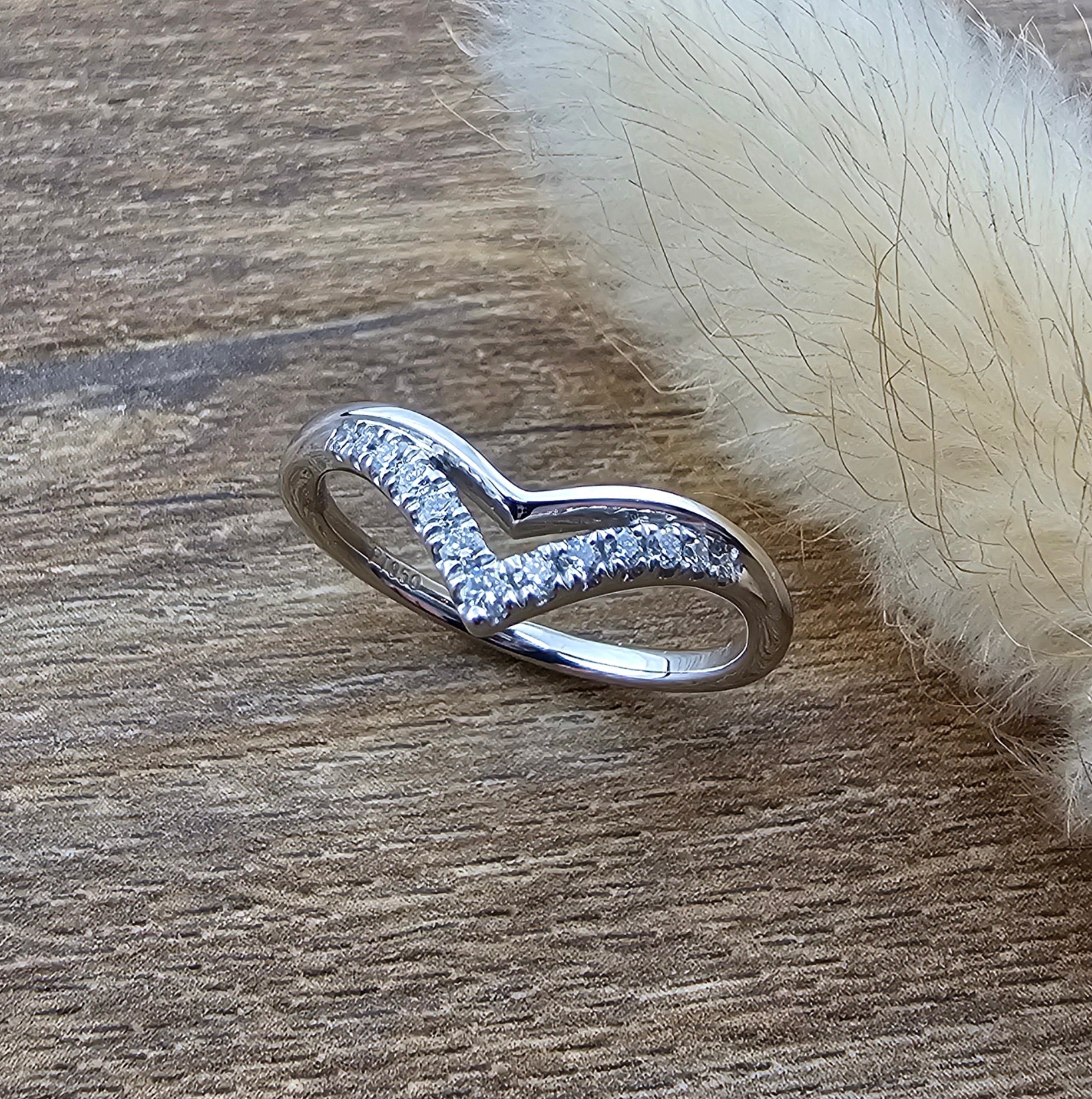 Diamond set wishbone band