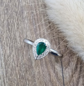 Pear cut emerald halo ring