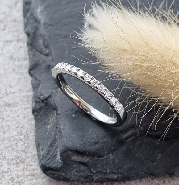 Platinum scalloped claw set diamond band (0.33ct)
