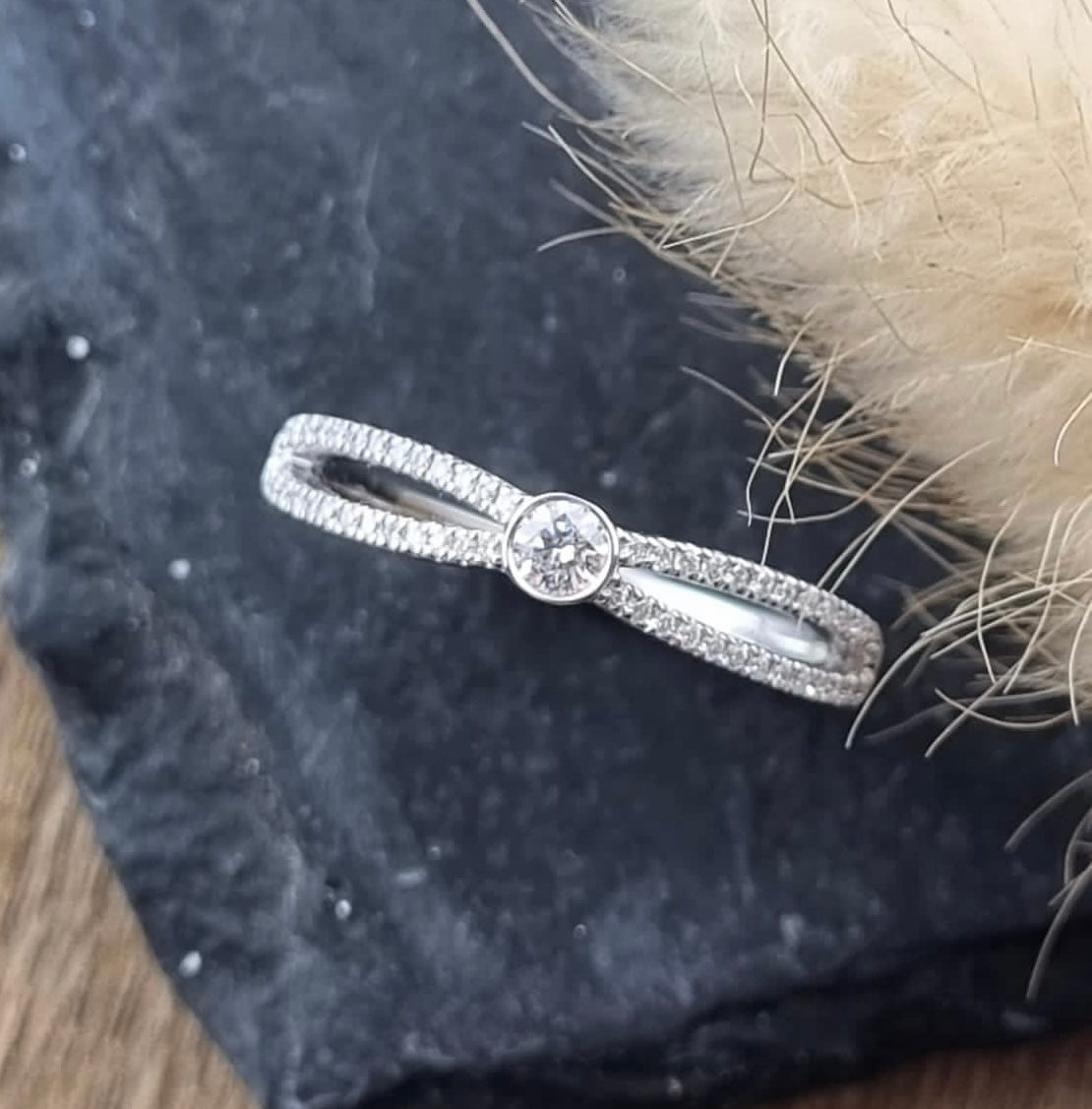 Split shoulder diamond solitaire ring