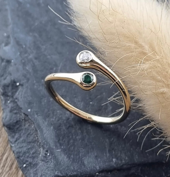 Emerald crossover bubble ring