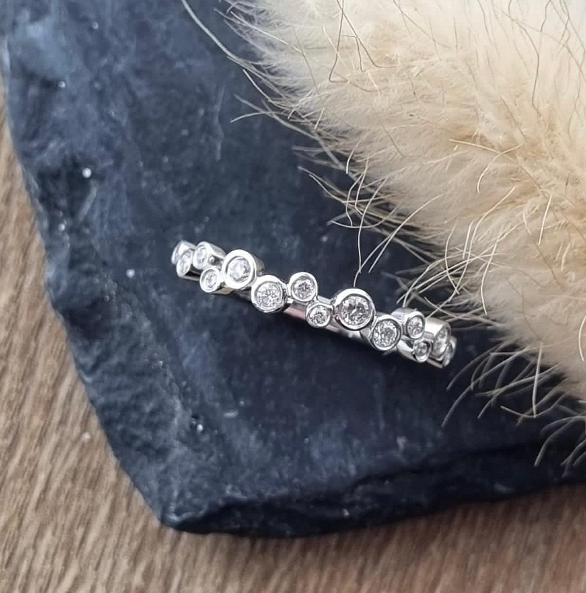 Diamond bubble wave ring