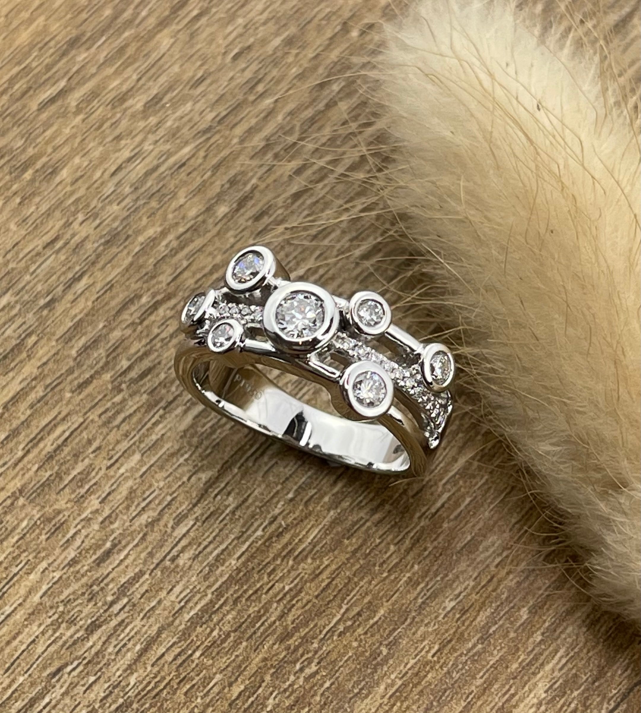 Diamond bubble ring with diamond strand