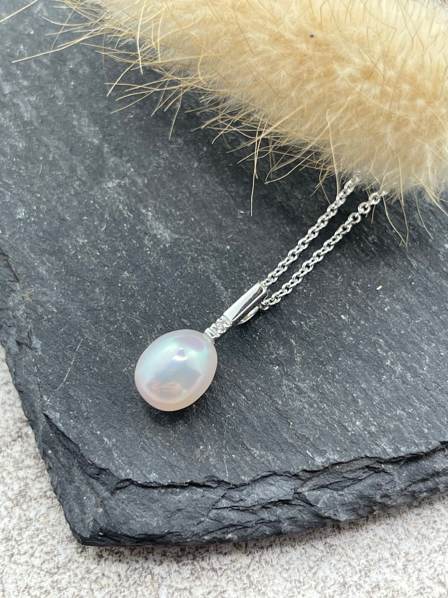 White freshwater Pearl pendant