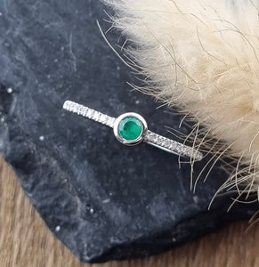 Single emerald bubble ring