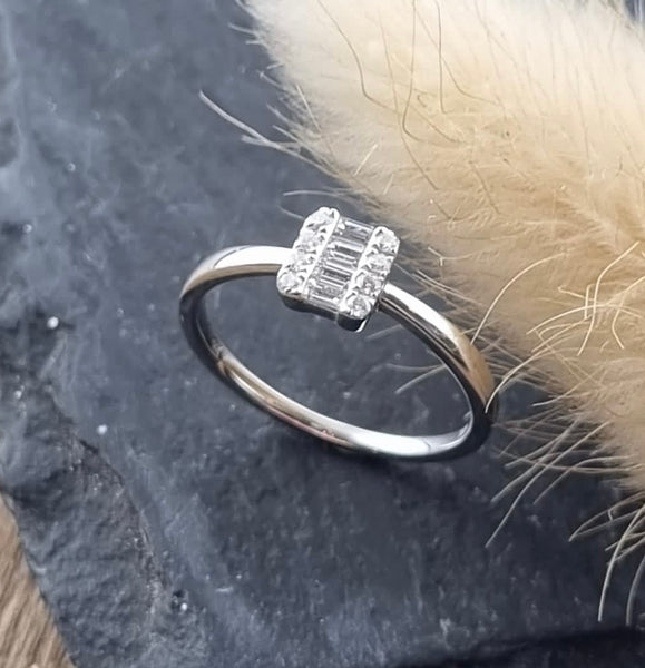 Mixed cut diamond cluster ring